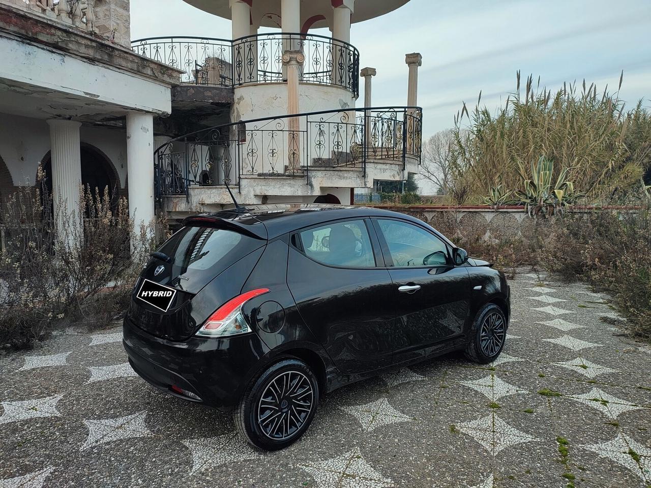 Lancia Ypsilon GOLD HYBRID 1.0 FIREFLY 70 CV S&S 6 MARCE CARPLAY