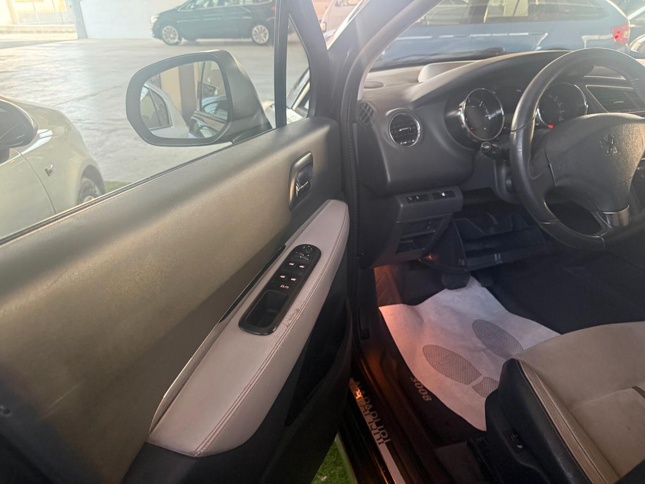 Peugeot 3008 1.6 HDi 115CV Business