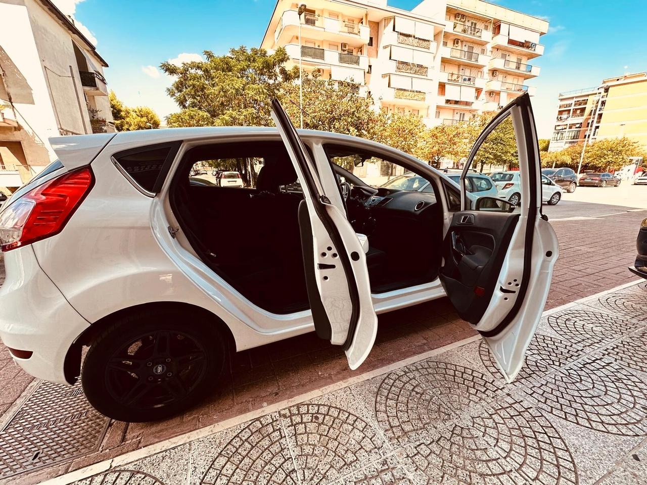 Ford Fiesta 1.4 5p. Bz.- GPL Titanium