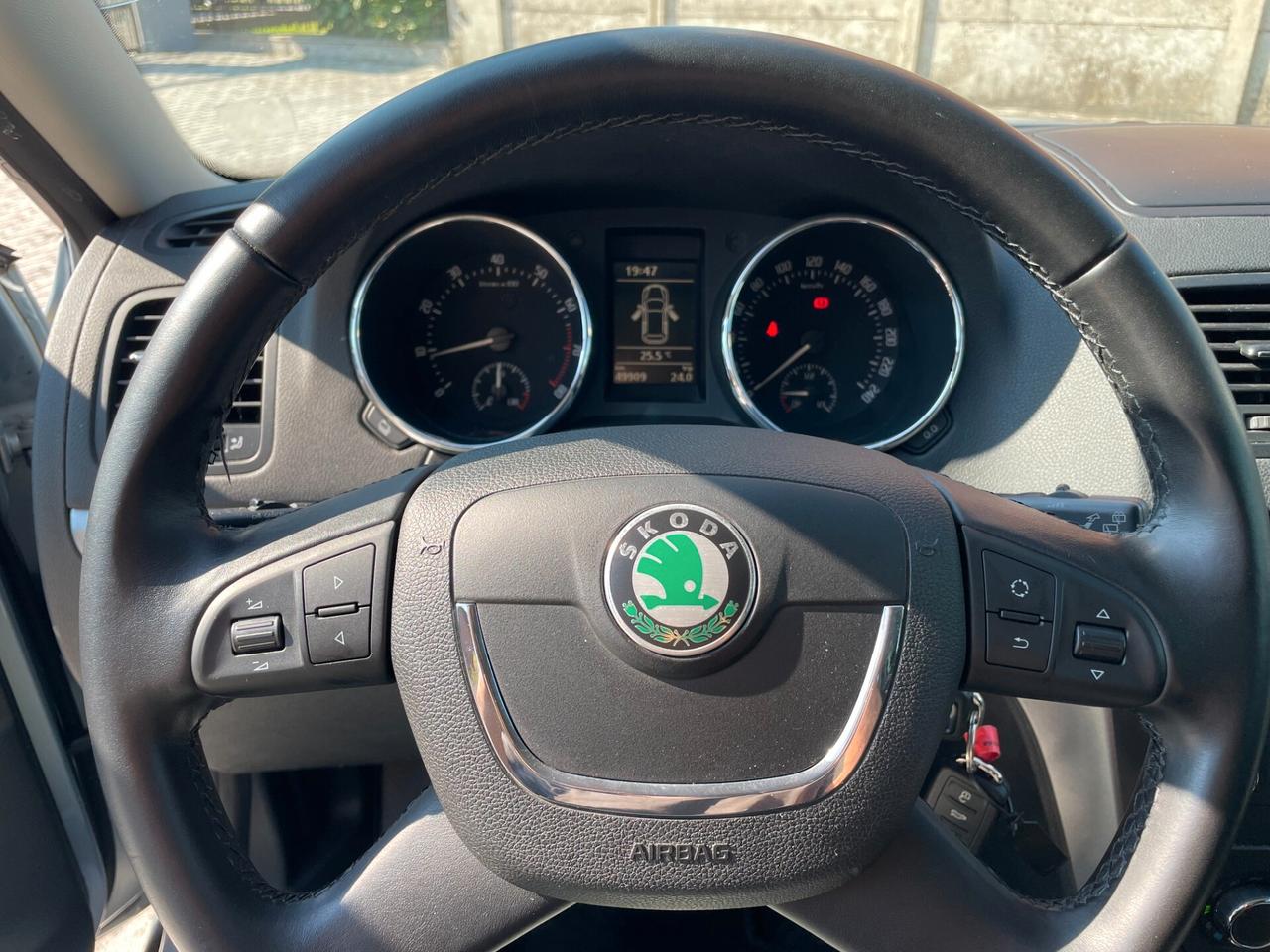 Skoda Yeti 2009 1.2 tsi EXPERIENCE(adventure)+XENON+PDC