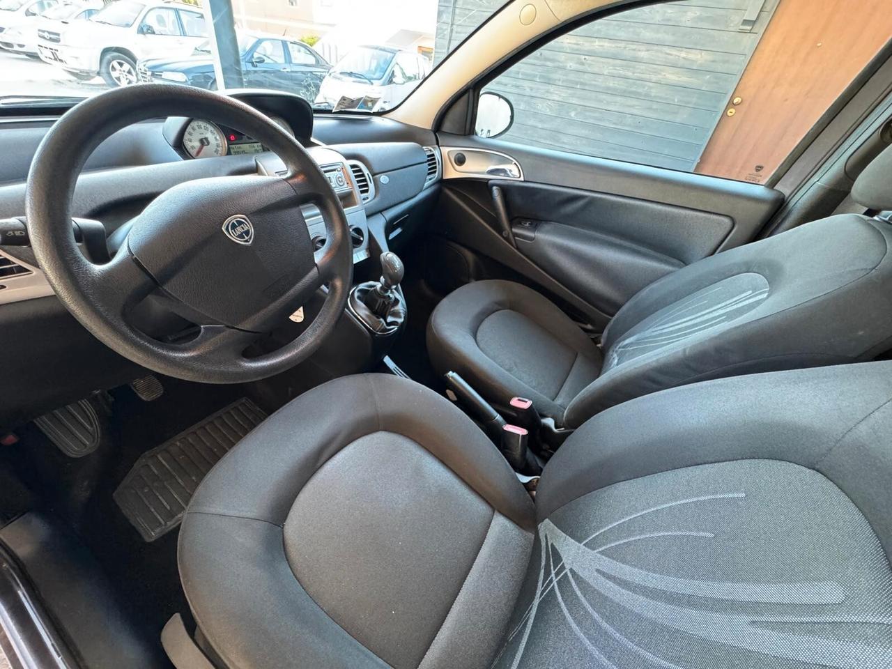 Lancia Ypsilon 1.2 69 CV Unyca