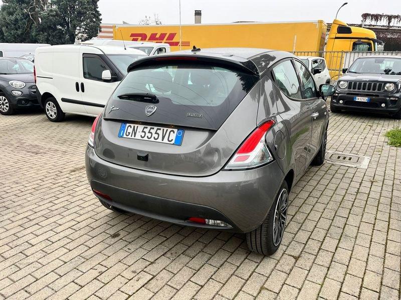 Lancia Ypsilon 1.0 FireFly 5 porte S&S Hybryd Gold