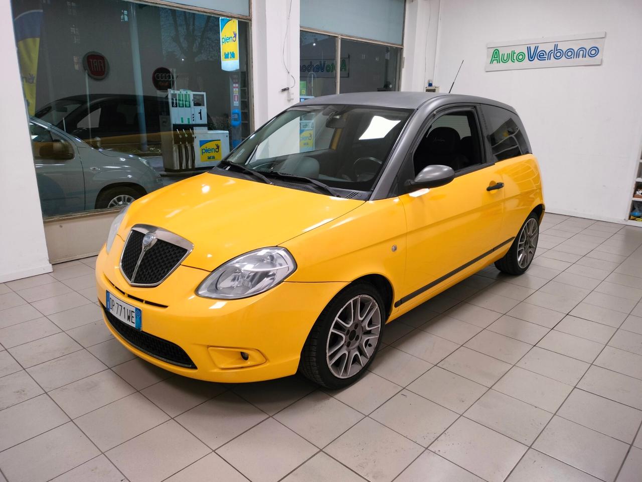 Lancia Ypsilon 1.4 16V Sport MomoDesign