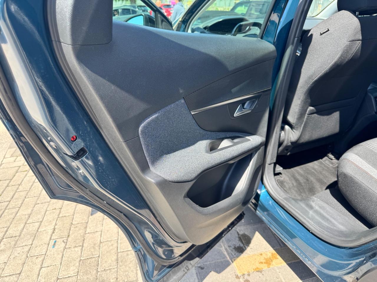 Peugeot 3008 BlueHDi 130 S&S EAT8 GT Prezzo Promo Finanziamento In Sede . Nota Bene Senza Finanziamento Il Prezzo Sara' Di Euro 17500.00