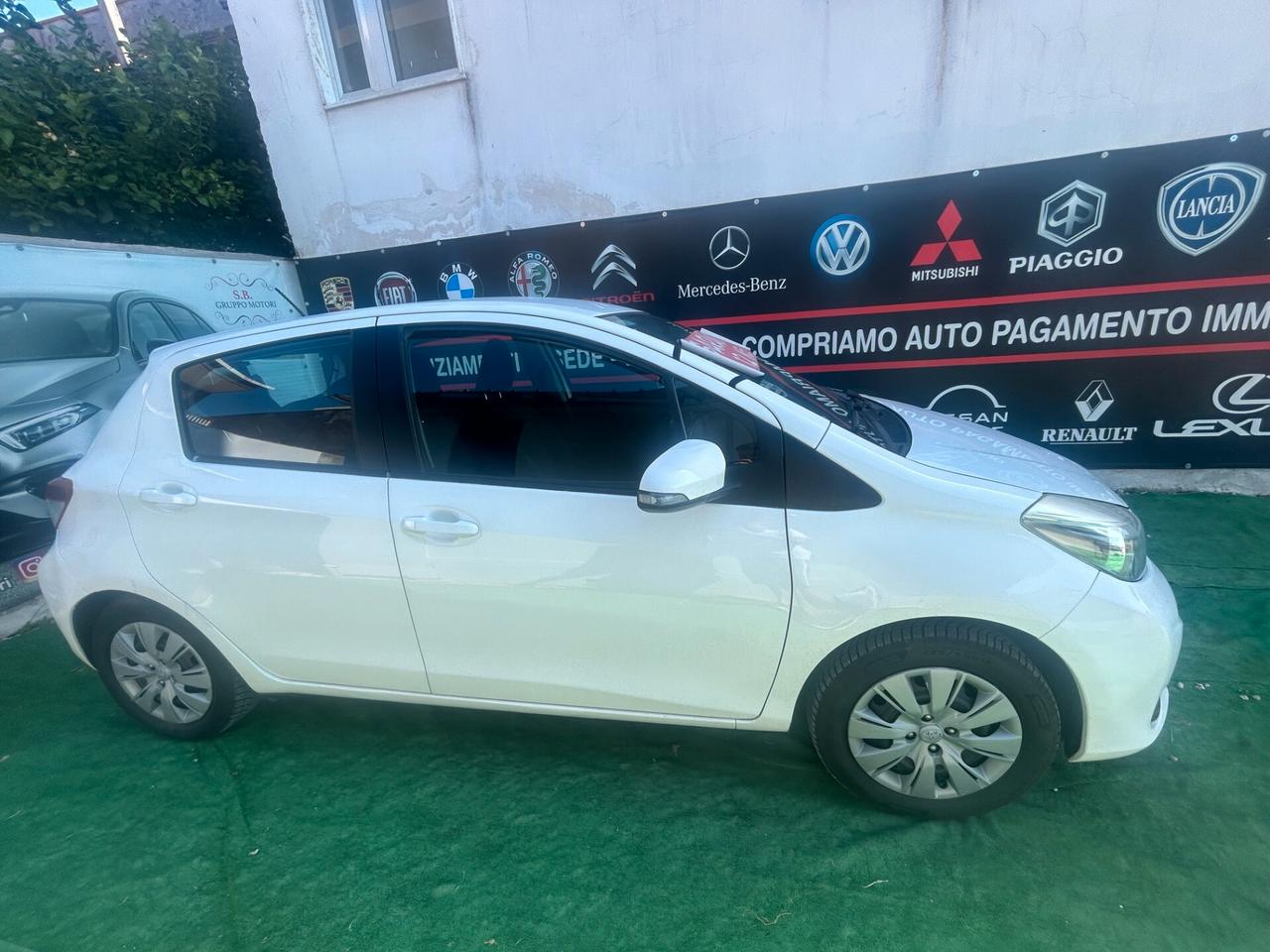 Toyota Yaris 1.0 2015 5 porte FULL OPTIONAL LEGGI