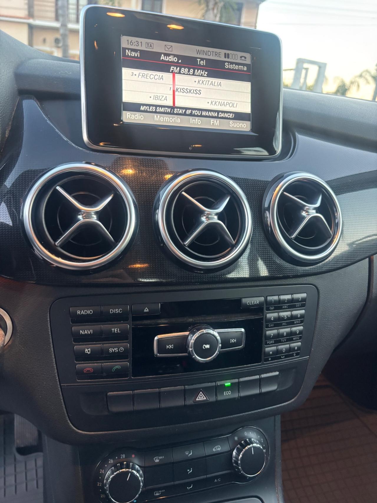 MERCEDES CLASSE B-180 PREMIUM FULL OPT