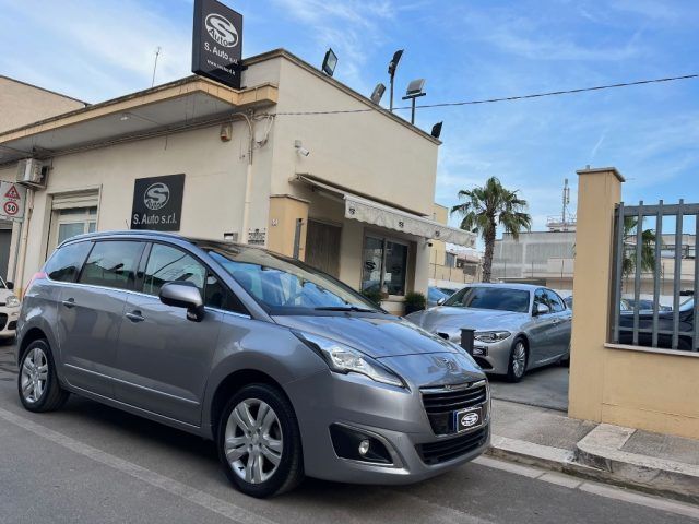 PEUGEOT 5008 HDi 120 Allure 7 Posti