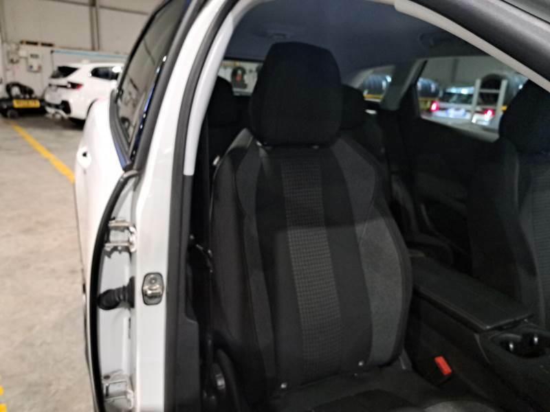 PEUGEOT 3008 BLUEHDI 130 EAT8 SES BUSINESS 5 PORTE SUV