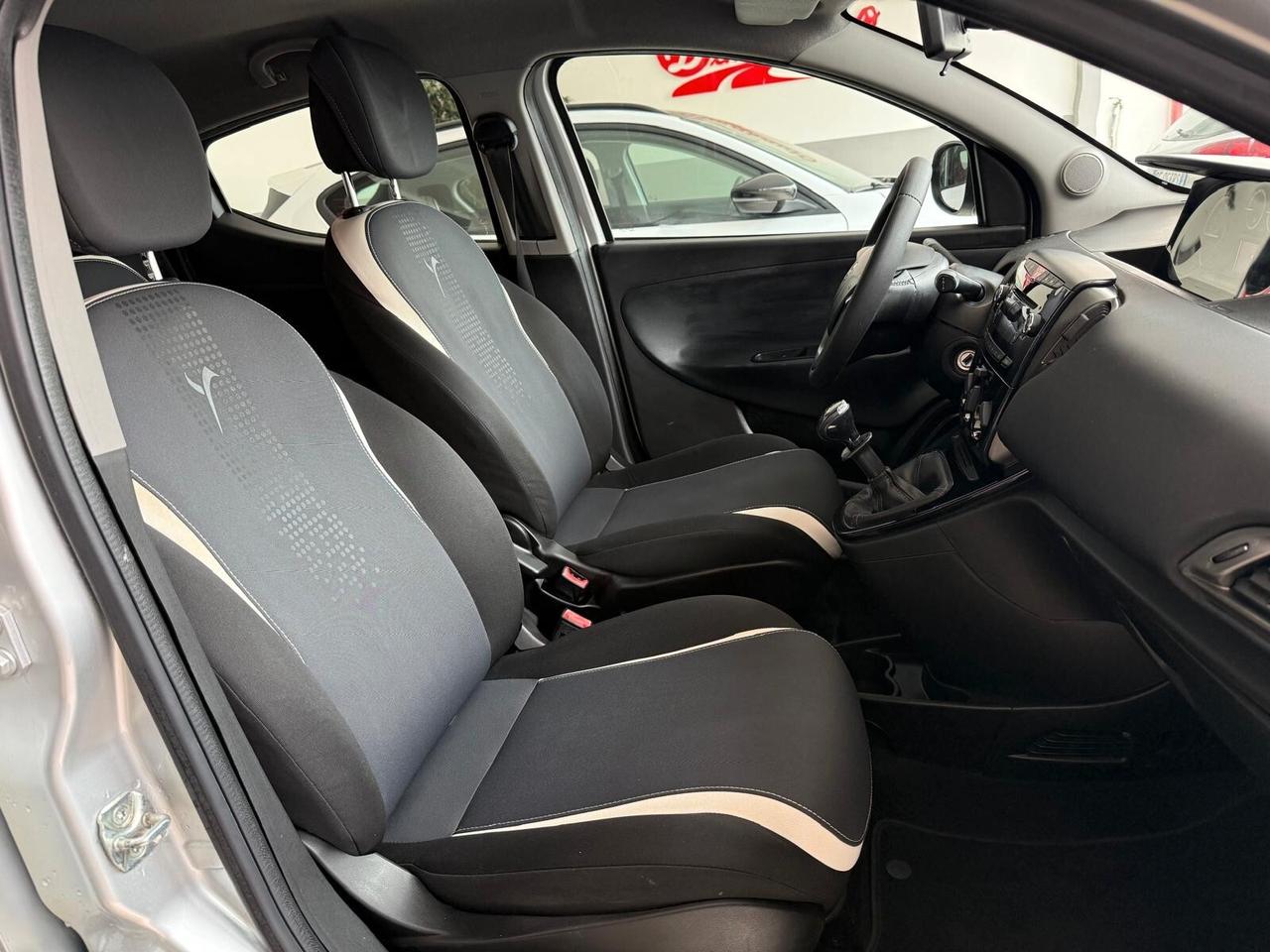 LANCIA YPSILON 0.9 METANO 2014 93.362 KM