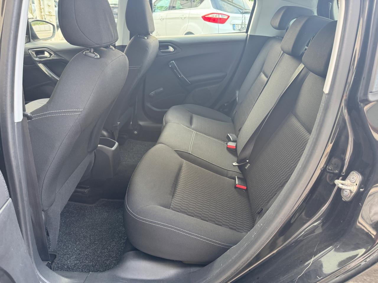 Peugeot 208 2015 5 porte neopatentati