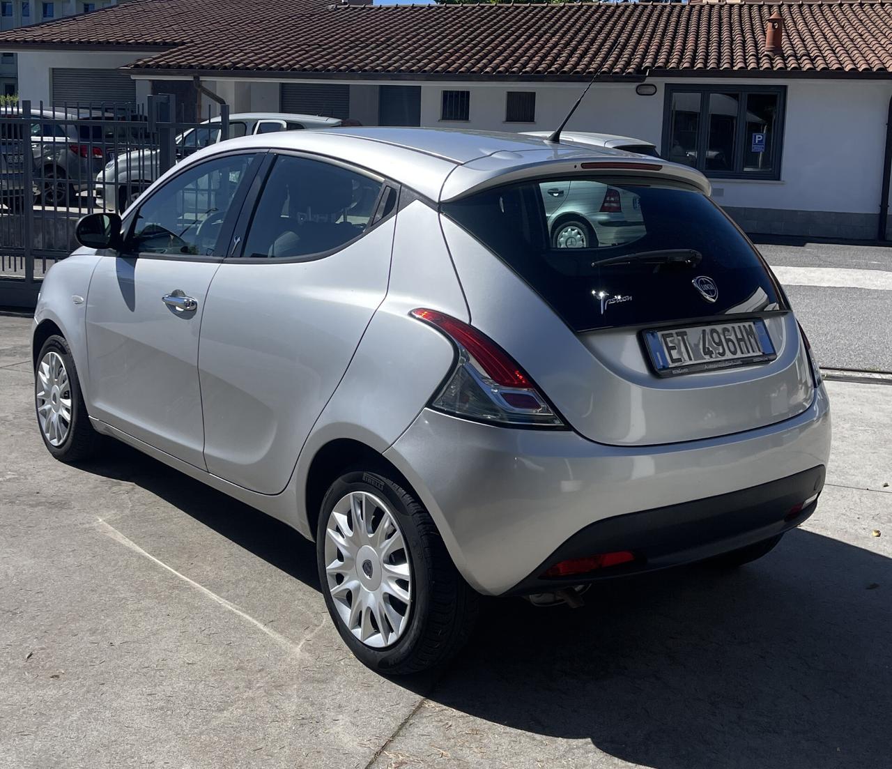 Lancia Ypsilon 1.2 69 CV Silver - neopatentati