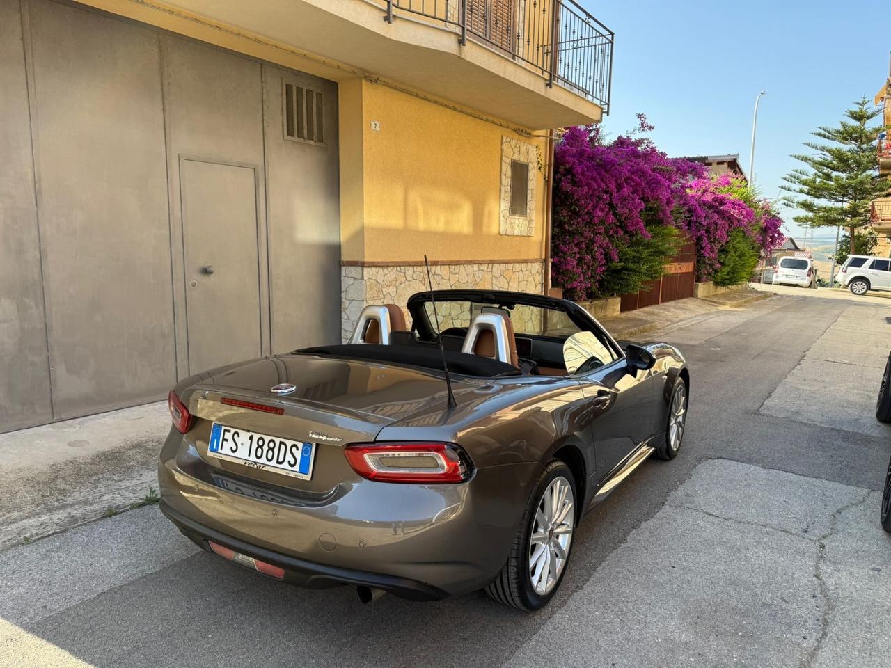 Fiat 124 Spider 1.4 MultiAir America iva esposta