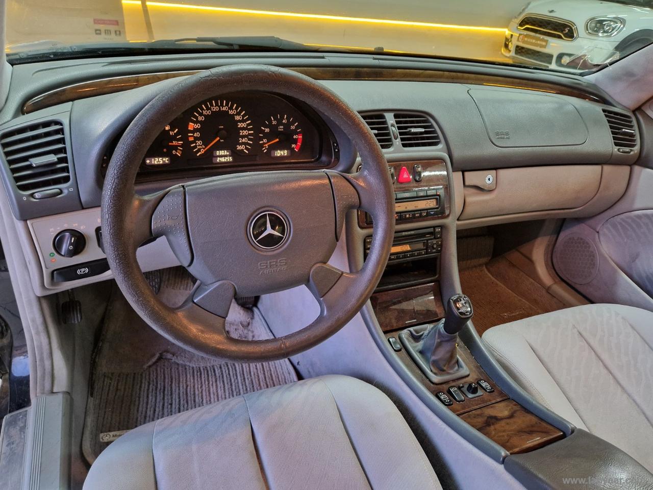 MERCEDES-BENZ CLK 200 Elegance