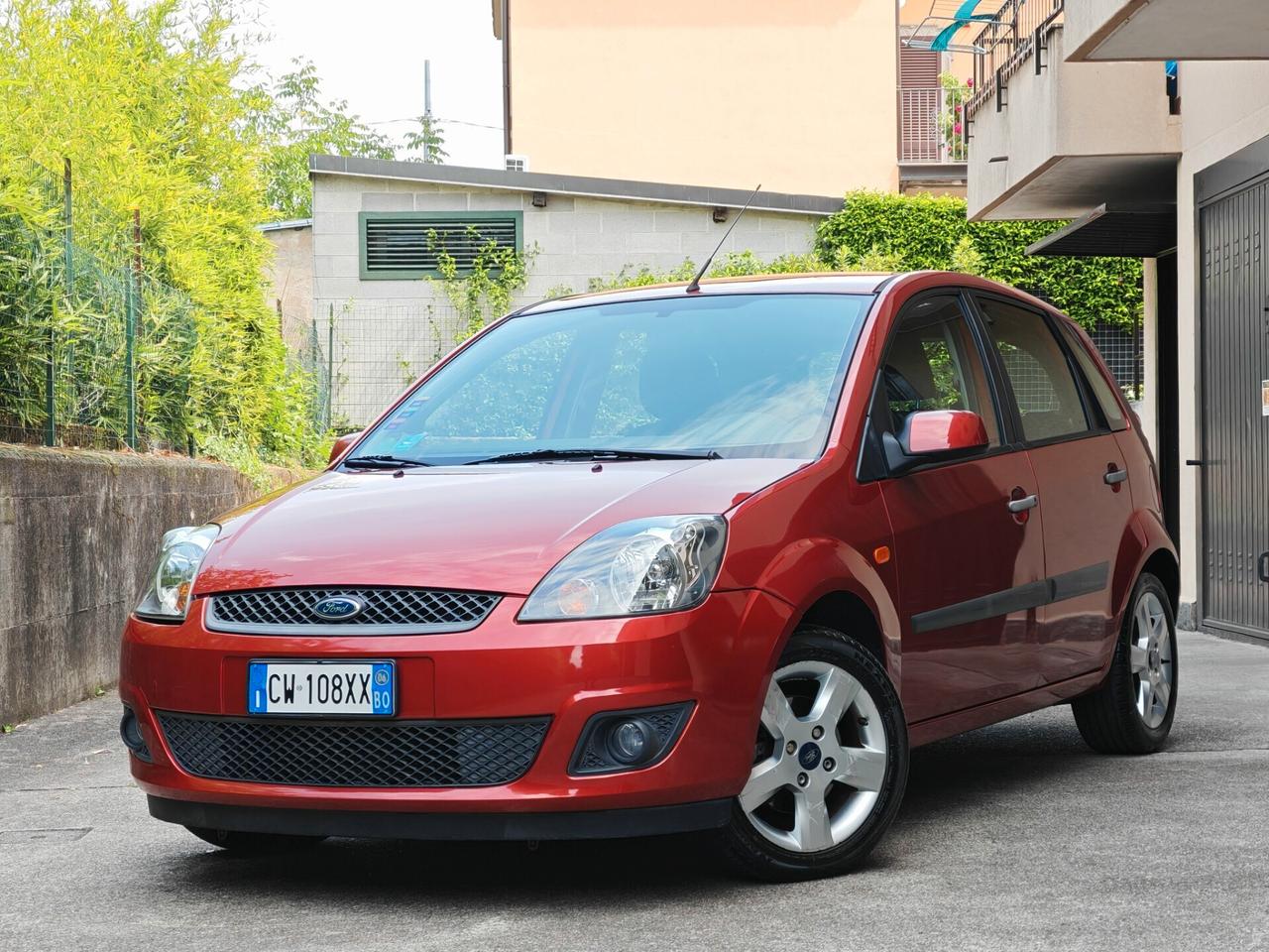 Ford Fiesta 1.2 BENZINA 75cv / 37.000km / Unipro