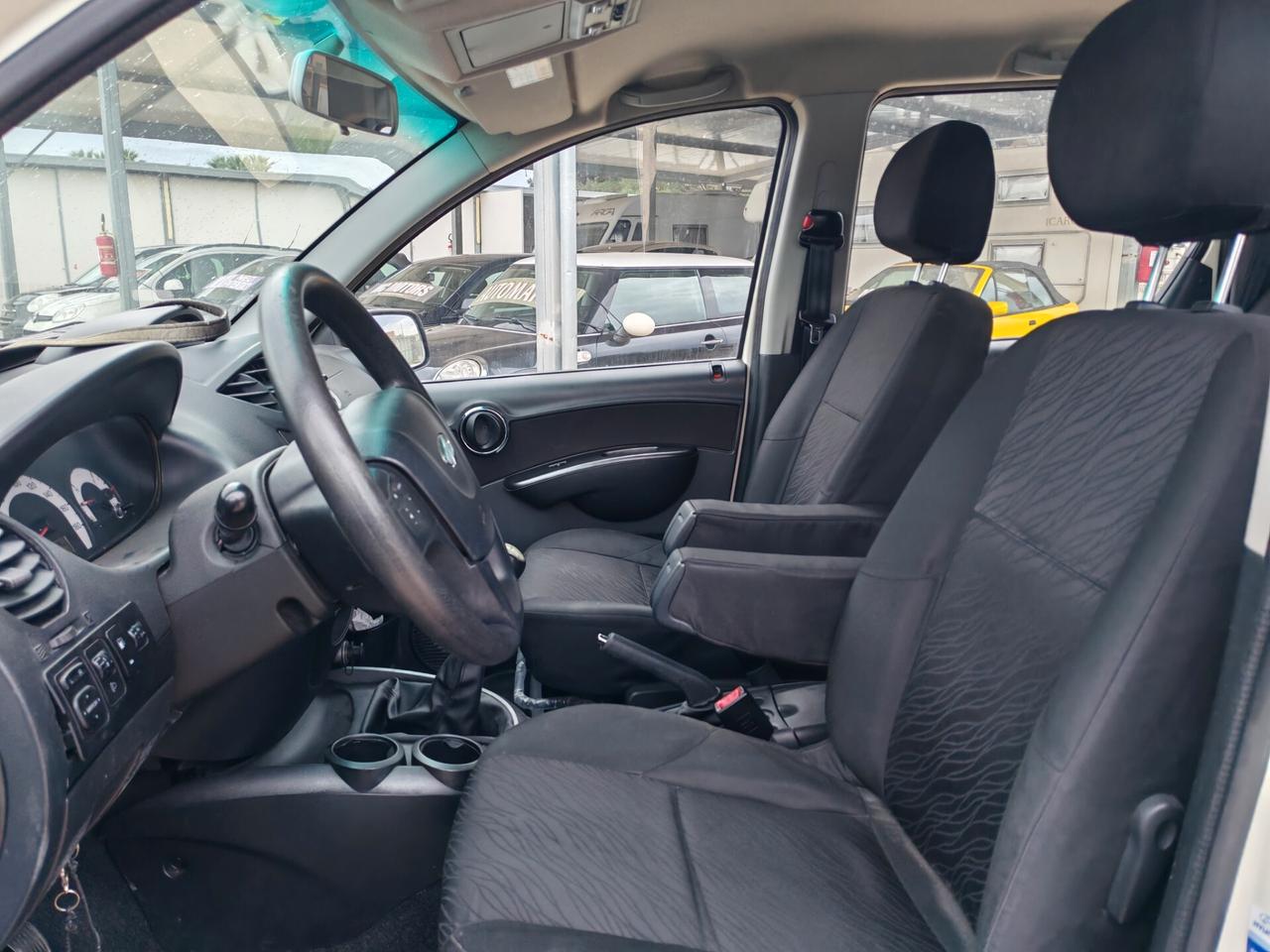 Mahindra Quanto C8 2.2 4WD N1