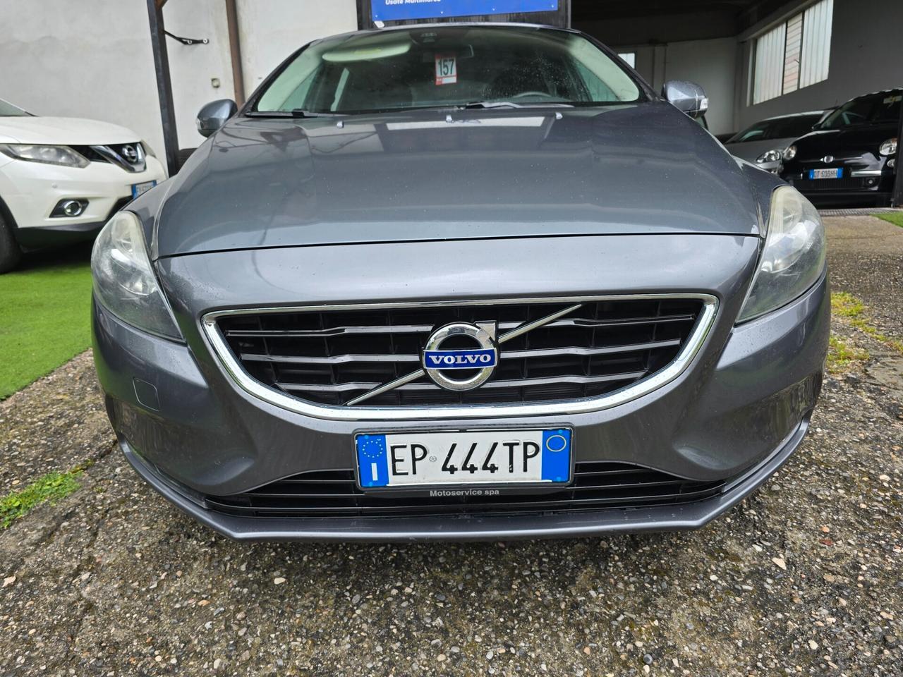 Volvo V40 D2 1.6D 114CV Momentum-2013