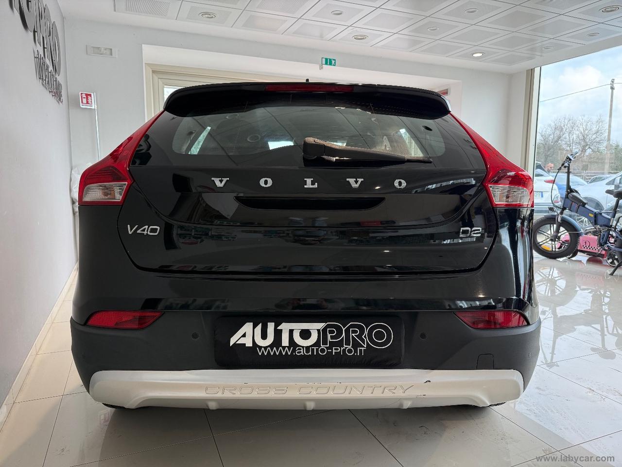 VOLVO V40 Cross Country D2 Summum