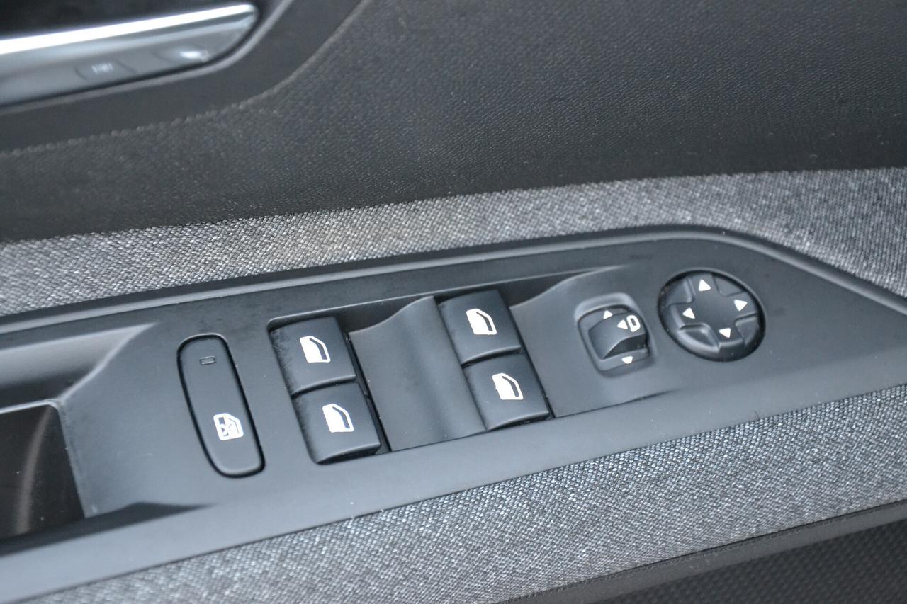 Peugeot 5008 1.5 HDi 130CV 7 POSTI AUT.**PREZZO REALE**UNIPRO'*