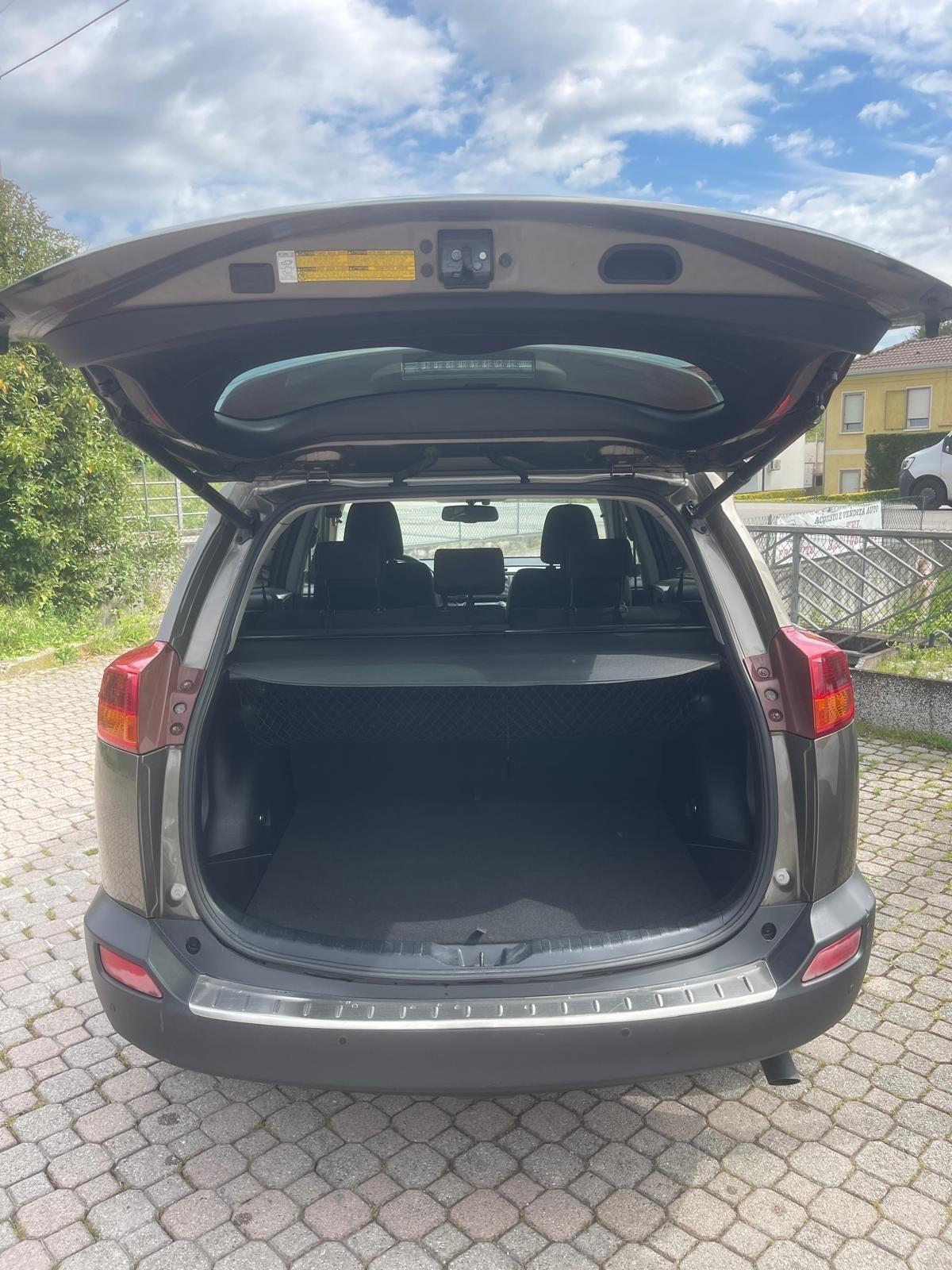 Toyota RAV 4 RAV4 2.0 D-4D 2WD