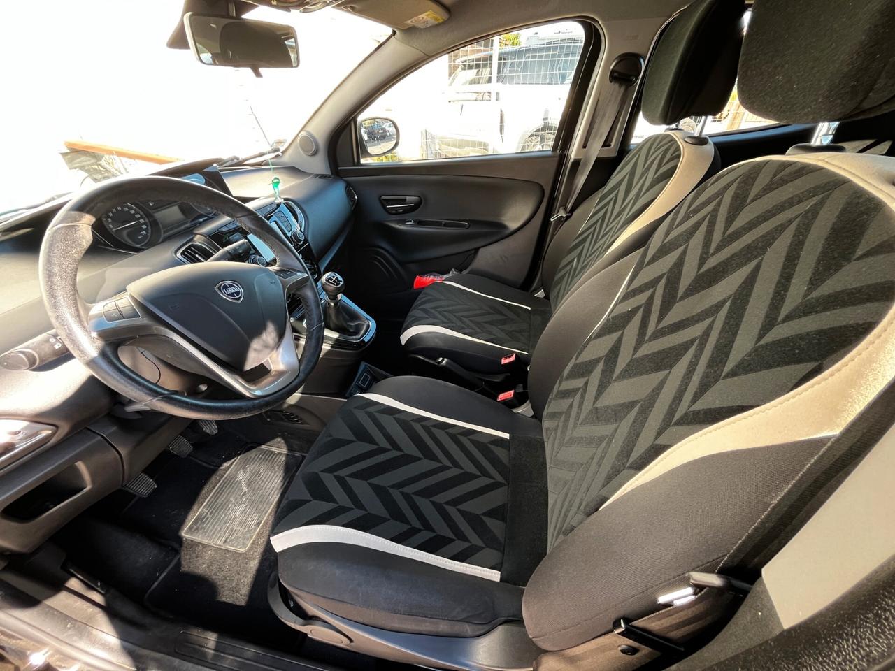 Lancia Ypsilon 1.2 69 CV 5 porte Gold