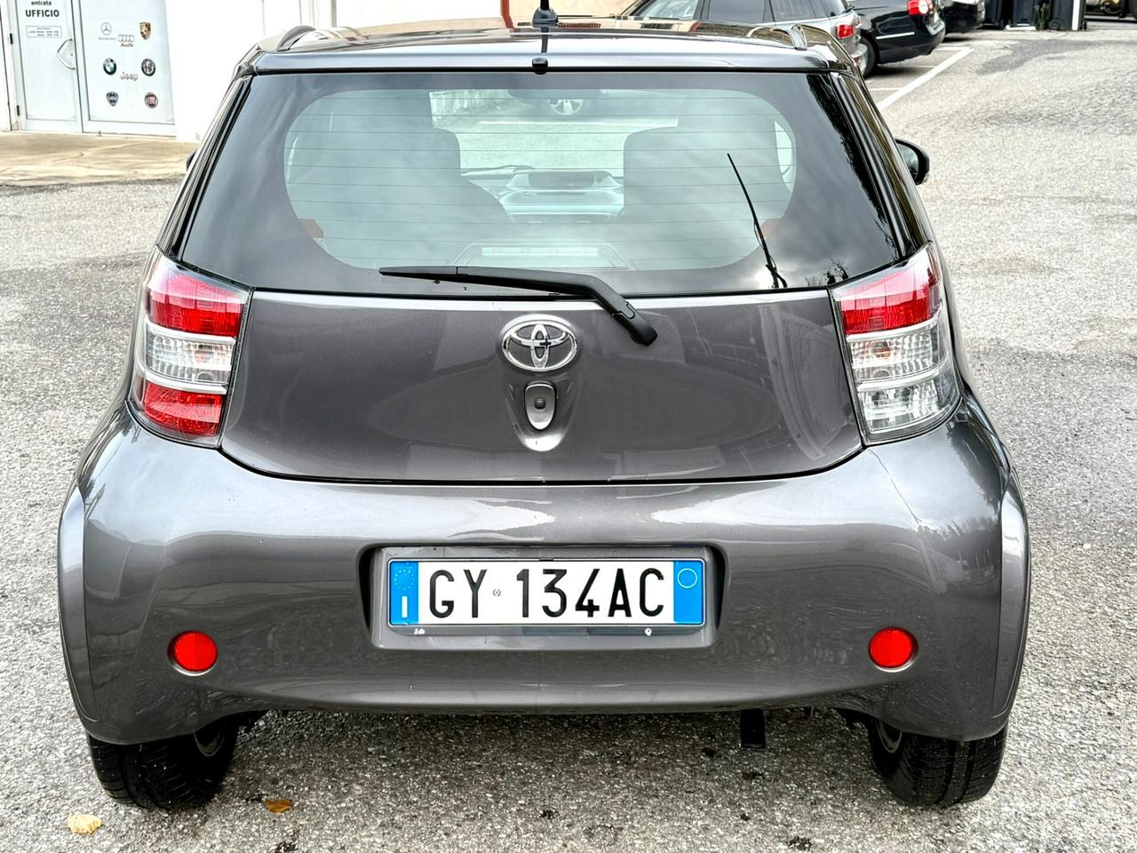 Toyota iQ 1.0 Lounge 4 Posti