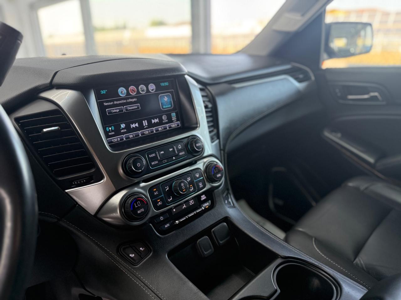Chevrolet Suburban 5.3 340CV V8