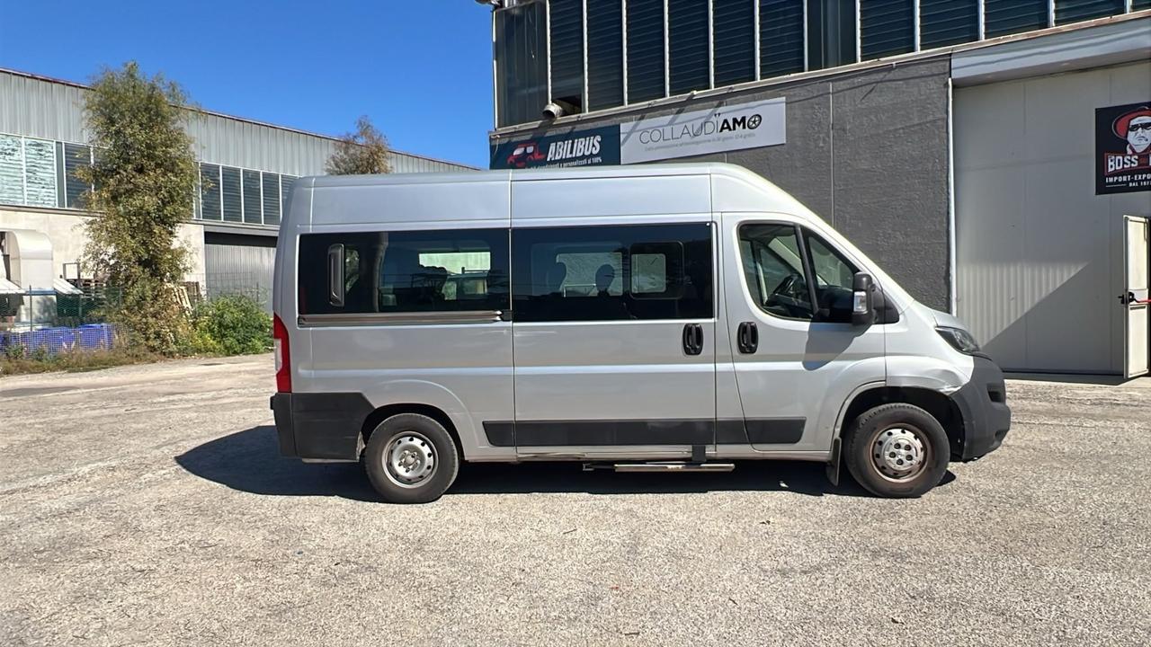 Minibus per disabili 9 posti usato Peugeot Boxer
