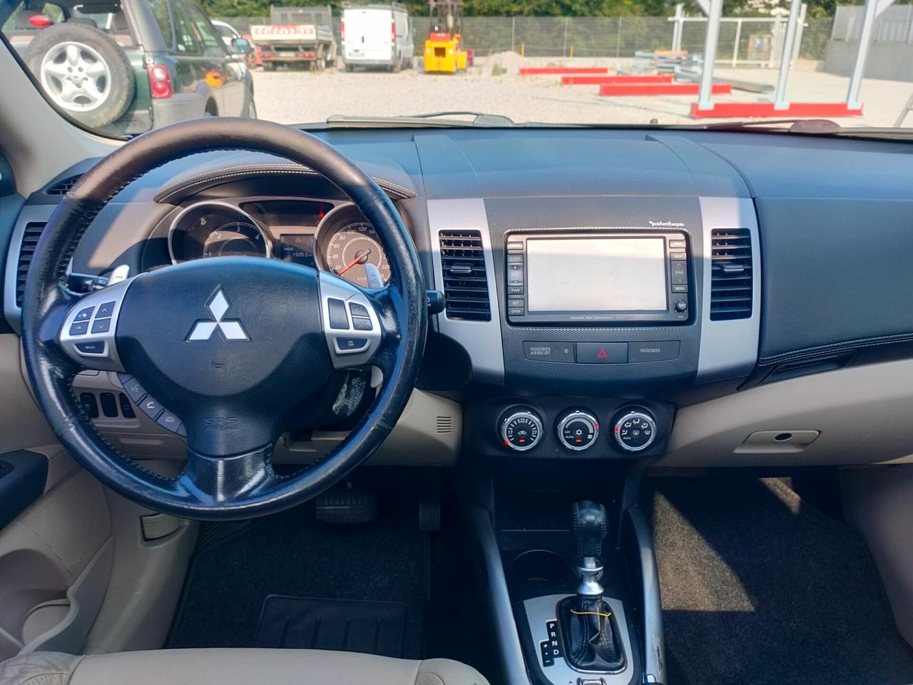 Mitsubishi Outlander 2.2 DI-D TC-SST Instyle DPF 7p