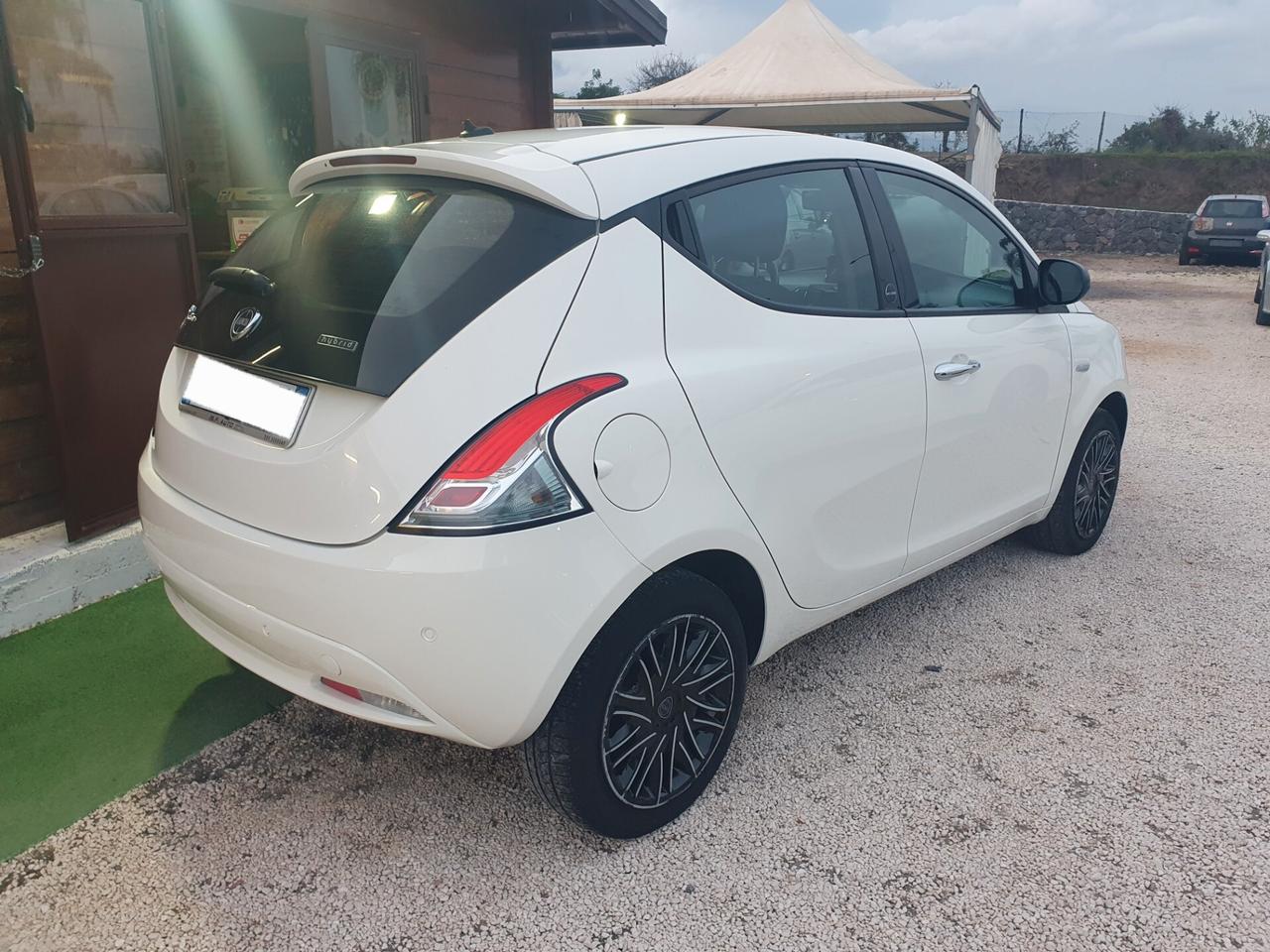 Lancia Ypsilon 1.0 FireFly 5 porte S&S Hybrid Ecochic Gold