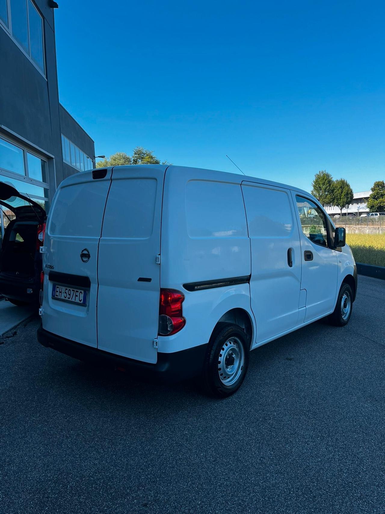NISSAN NV200