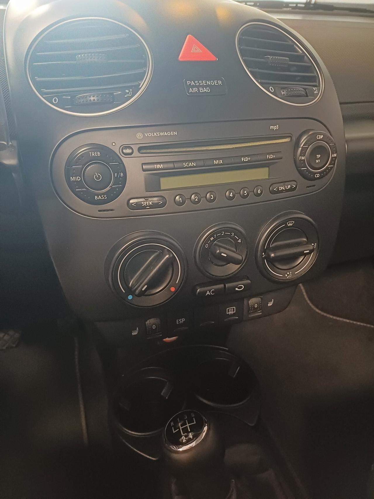 Volkswagen New Beetle 1.6 Cabrio NEOPATENTATI