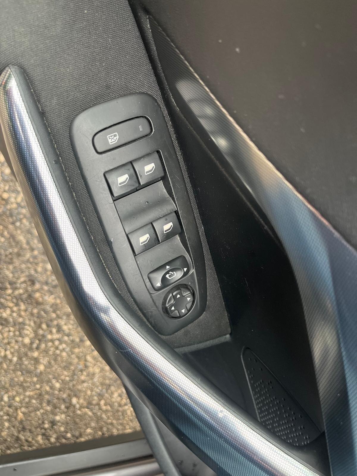 Peugeot 2008-1.2 benz-“allure”-2015