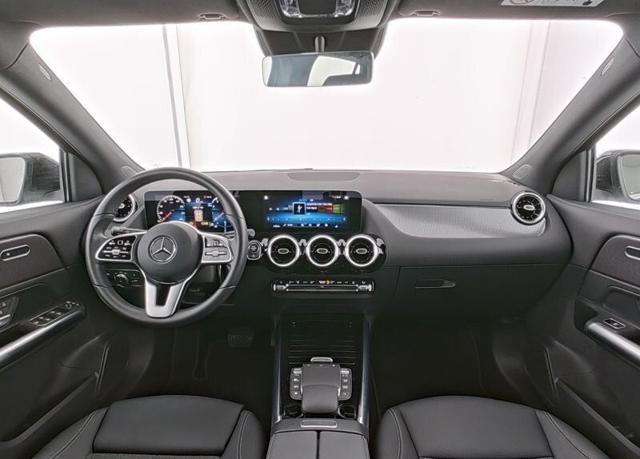 MERCEDES-BENZ GLA 180 Automatic Progressive Advanced
