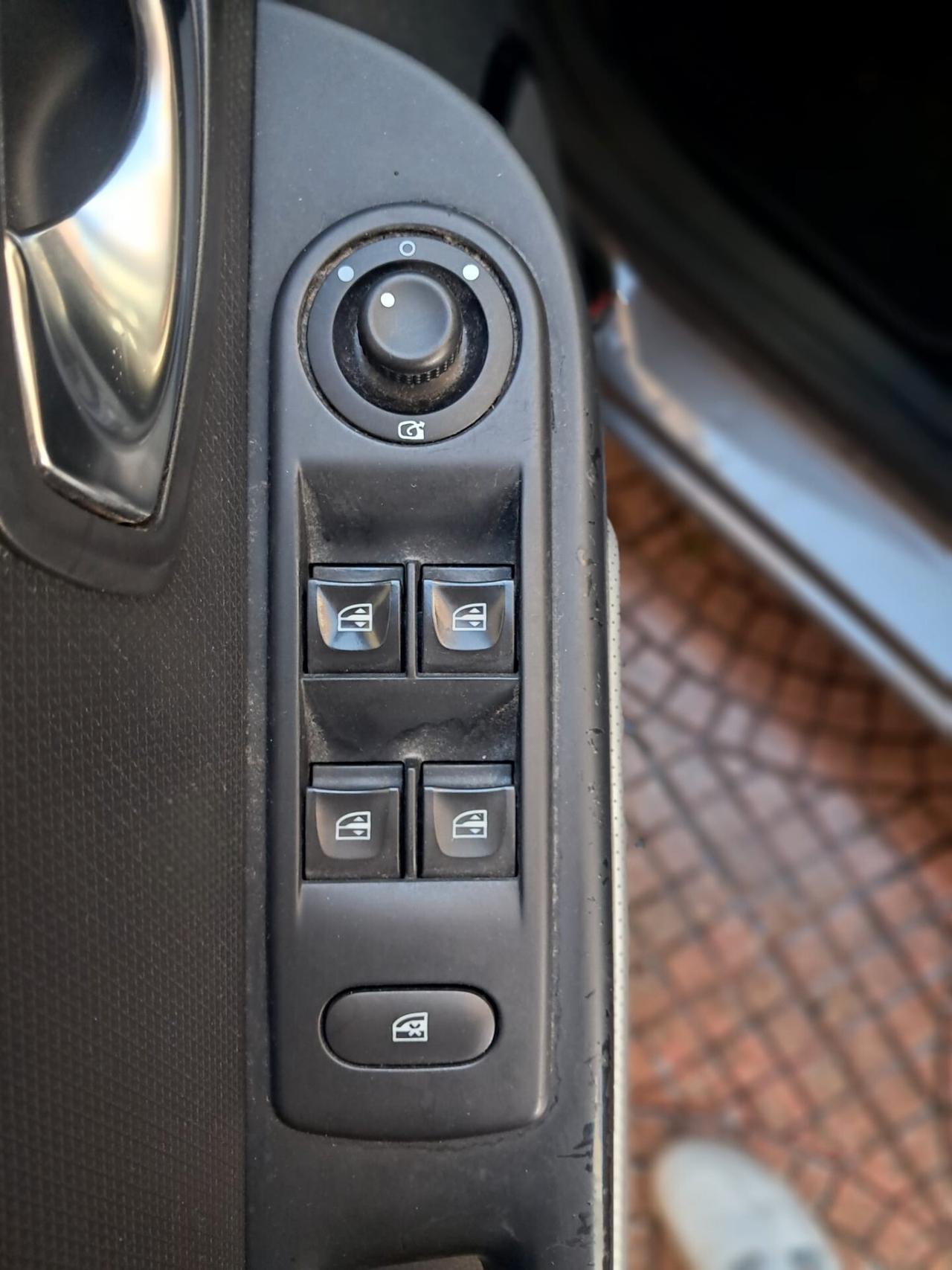 RENAULT CLIO 1.5 Dci 75CV-NEOPATENTATI-Euro7490