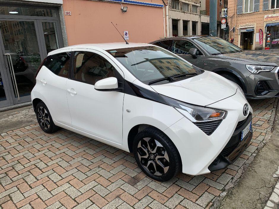 Toyota Aygo Connect 1.0 VVT-i 72 CV 5 porte x-clusiv