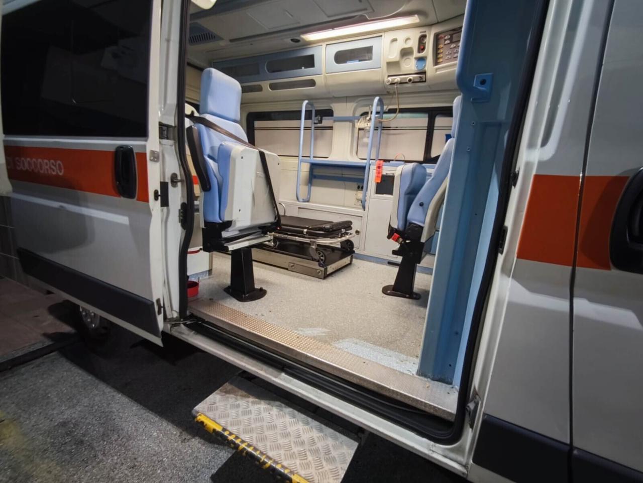 AMBULANZA USATA IN OTTIME CONDIZIONI