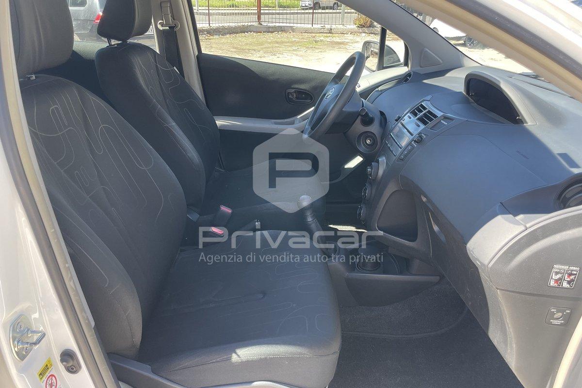 TOYOTA Yaris 1.0 5 porte Now