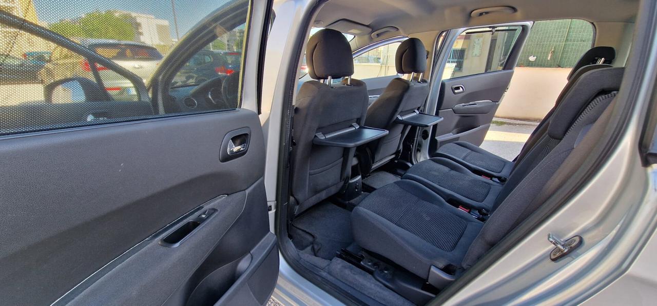 Peugeot 5008 1.6 HDi 115CV Allure 2014 7 POSTI