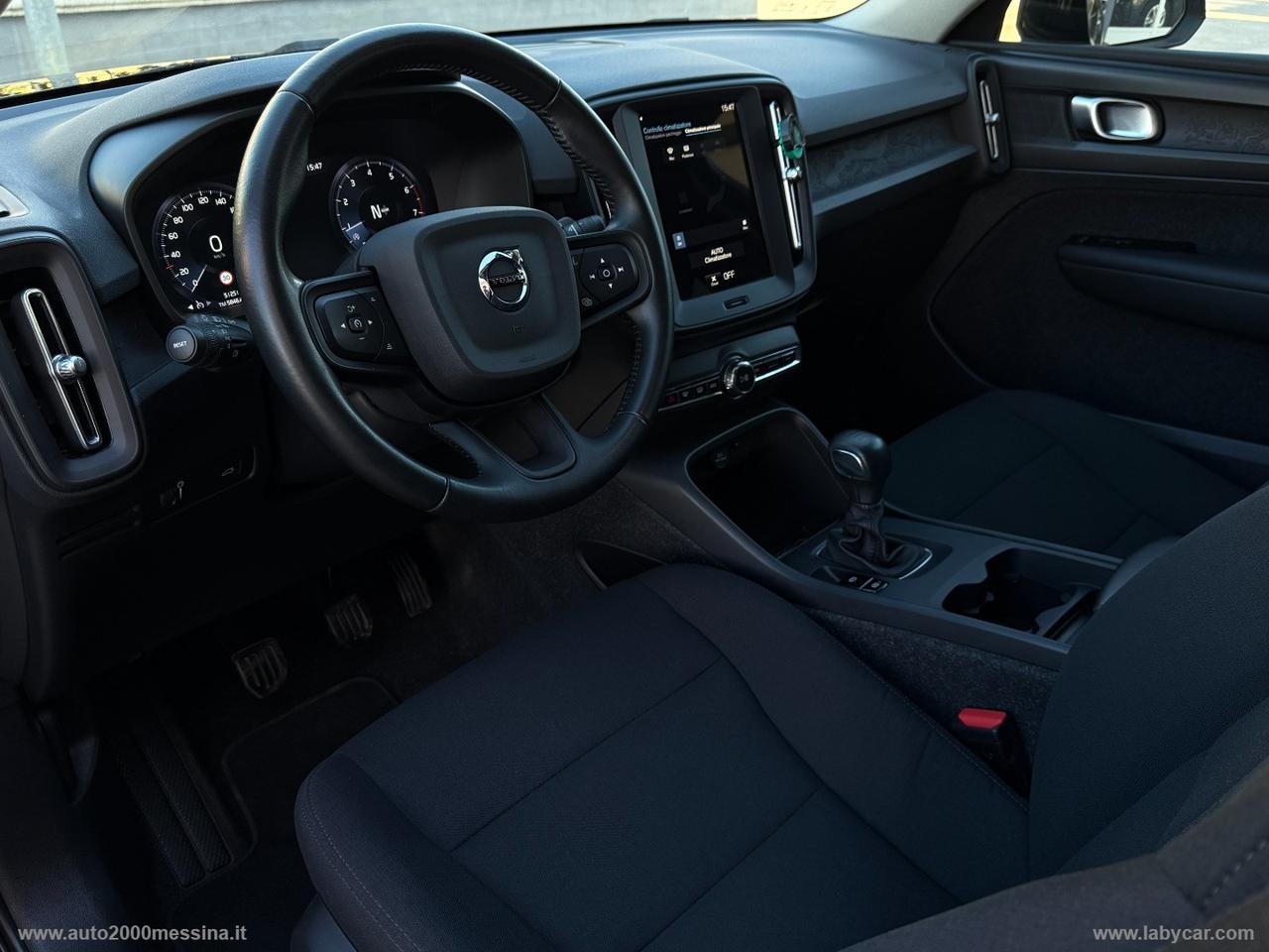 VOLVO XC40 T2 Momentum Core