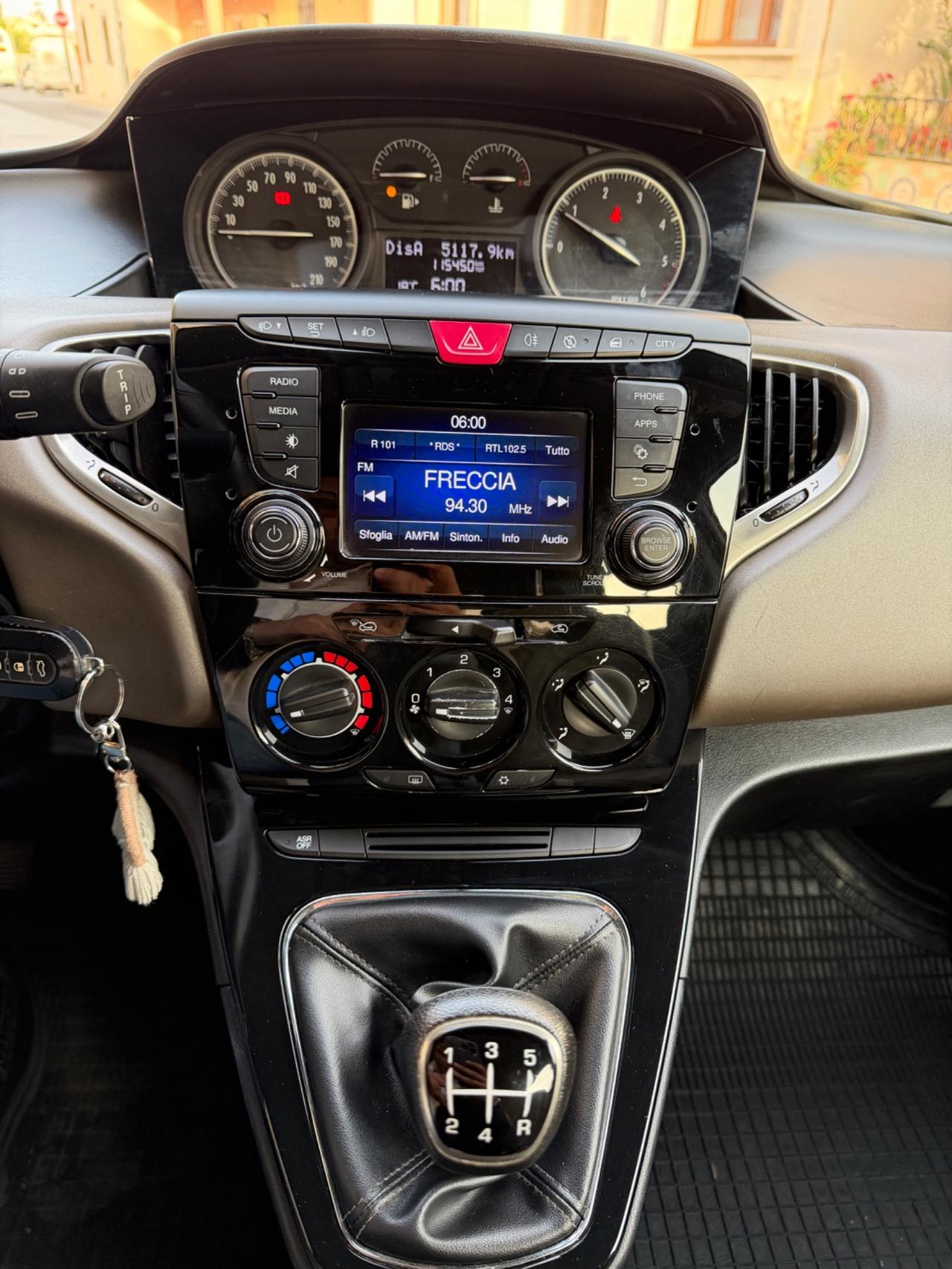 Lancia Ypsilon 1.3 MJT 95 CV 5 porte Gold