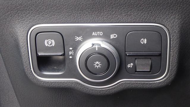 MERCEDES-BENZ GLA 180 d Automatic Progressive Advanced