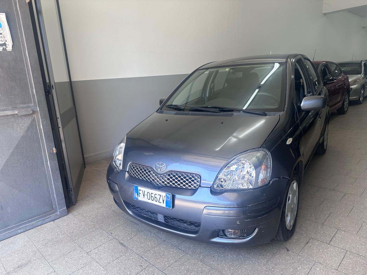 Toyota Yaris 1.0i 16V cat 5 porte Sol 2005