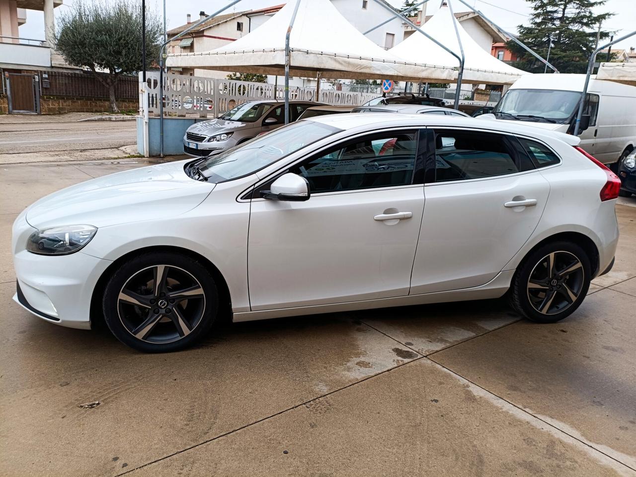 Volvo V40 D2 R-design Momentum