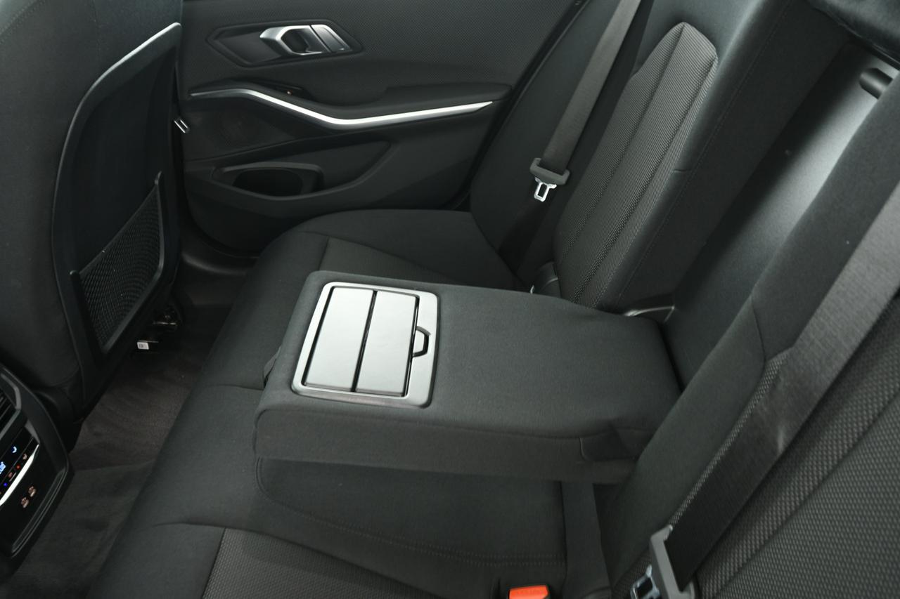 BMW 320d Touring mhev 48V Business Advantage auto