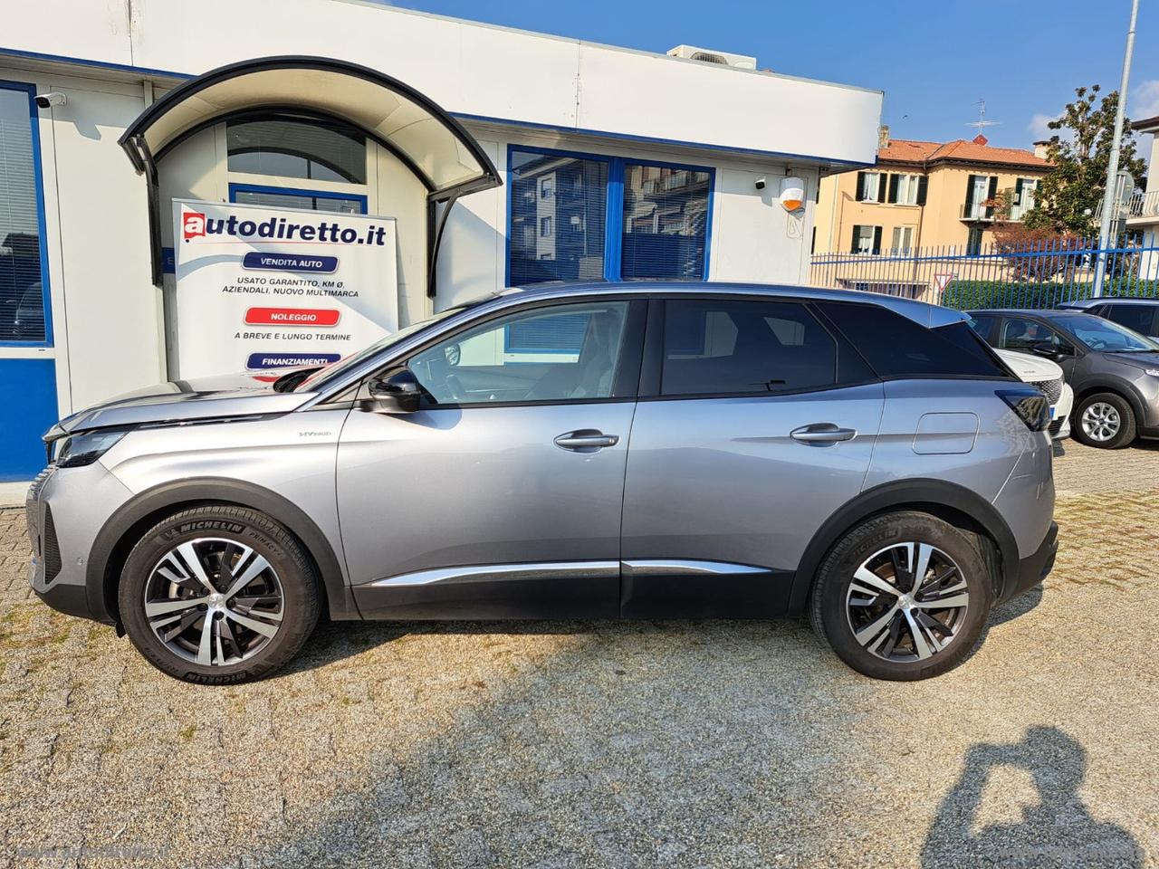 PEUGEOT 3008 Hybrid 225 e-EAT8 Allure