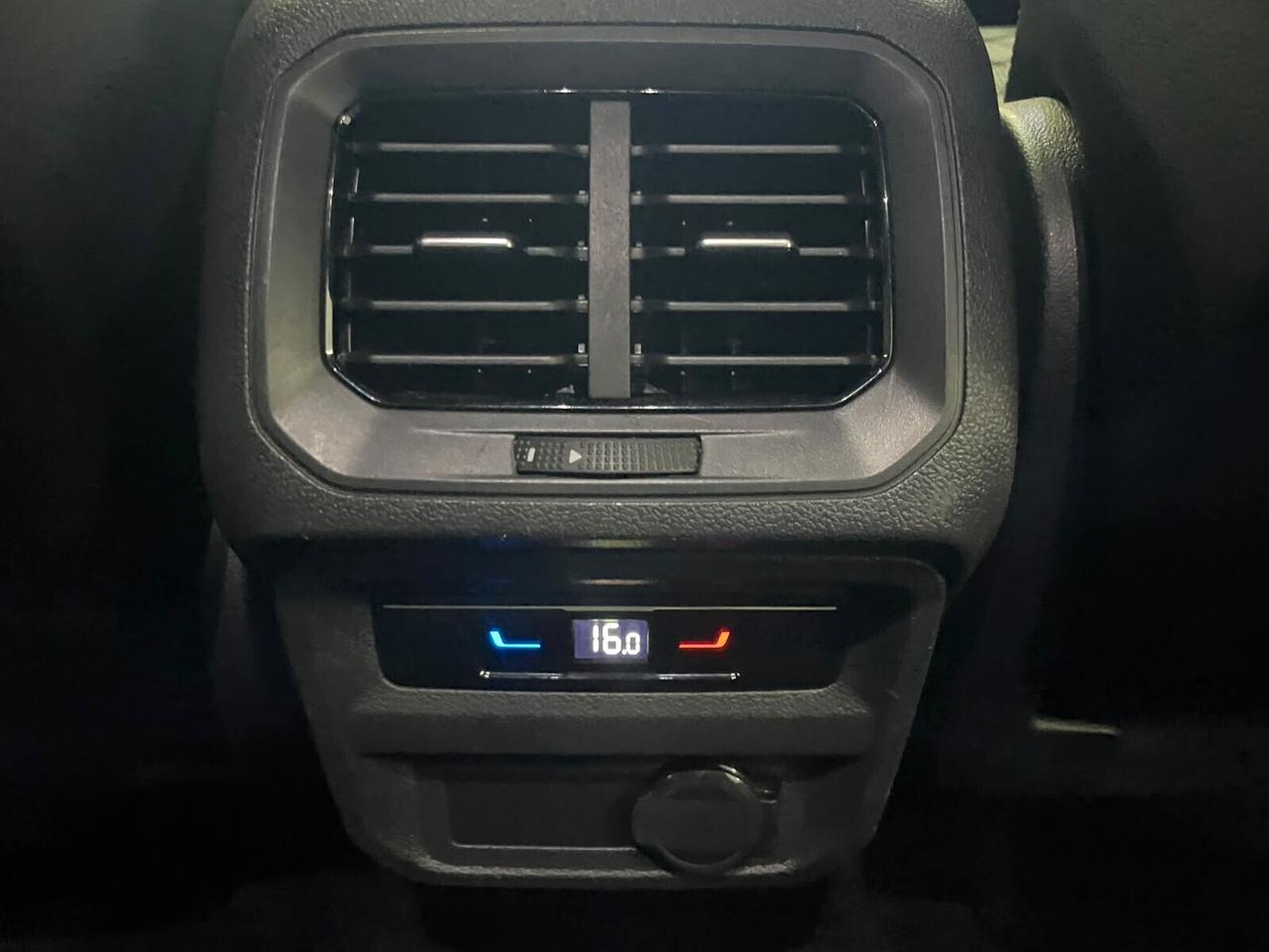 Volkswagen Tiguan 2.0 TDI 150 CV SCR DSG R-Line