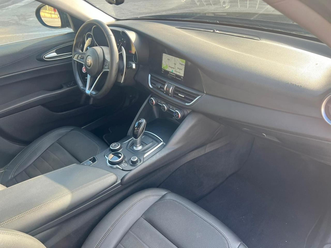 Alfa Romeo Giulia 2.2JTDM 180CV ALLESTIMENTO VELOCE FULL