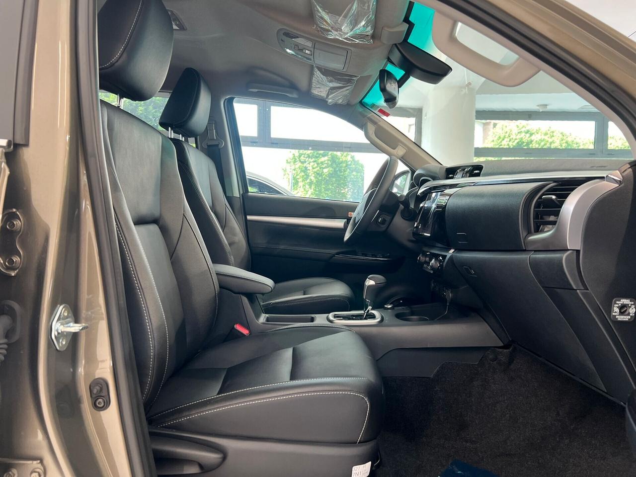 Toyota Hilux 2.8 D-4D A/T 4WD 48V 4 porte Double Cab Executive