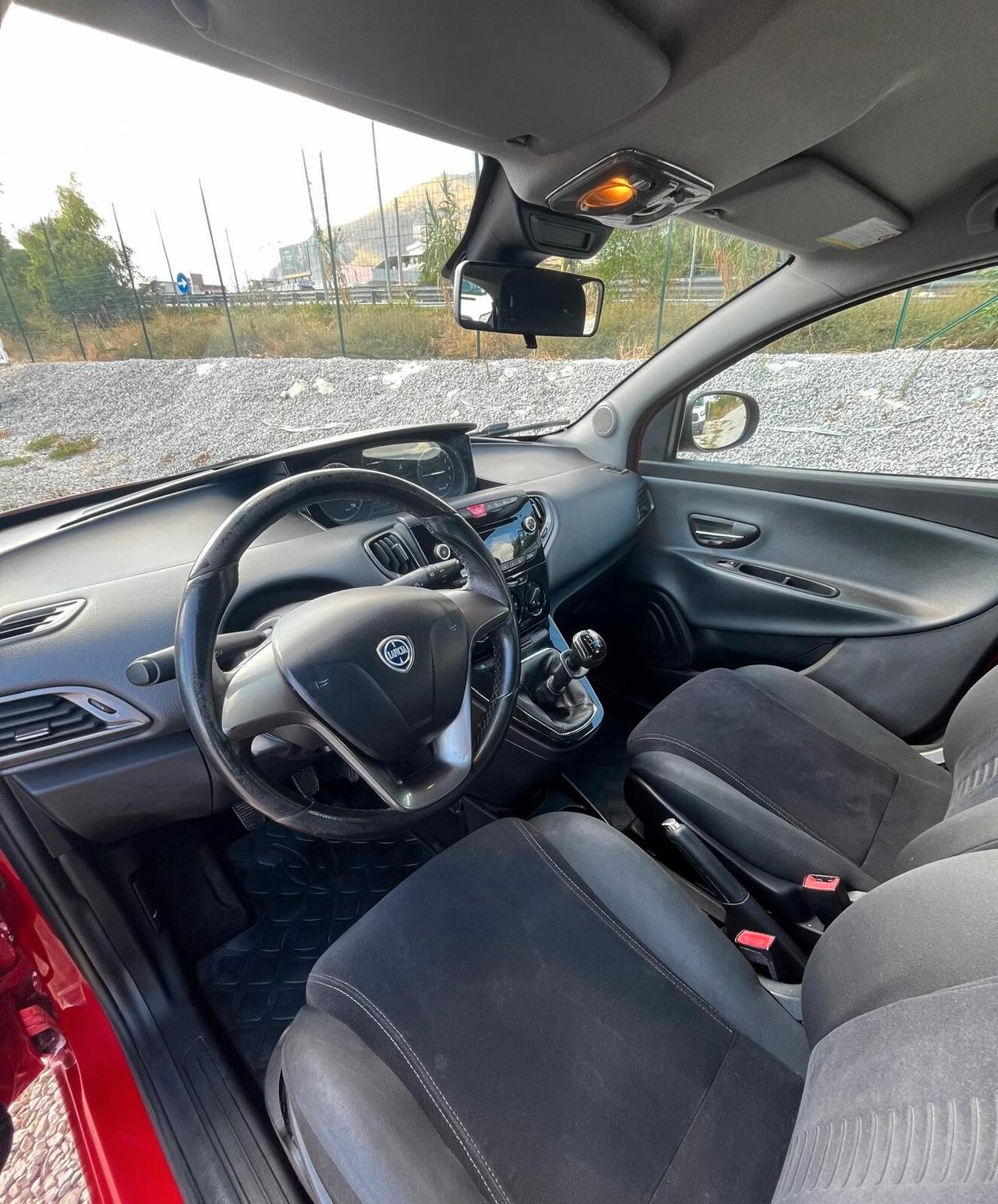 Lancia Ypsilon 1.2 69 CV Platinum
