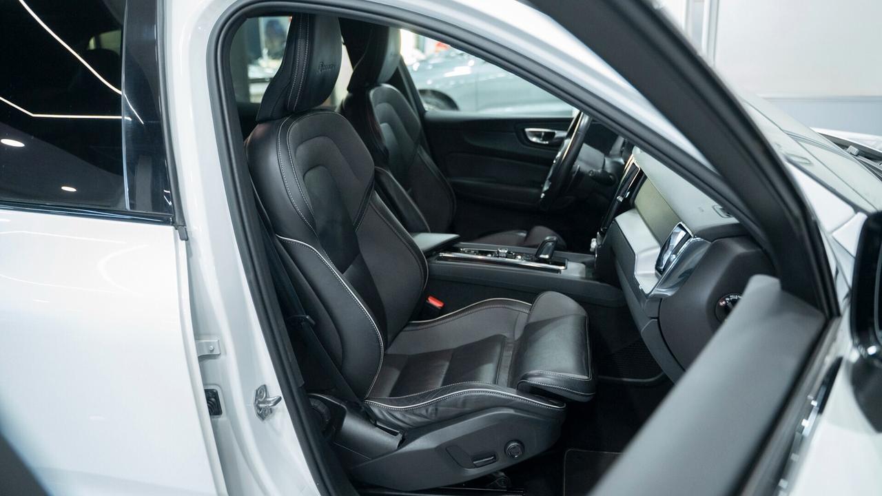 Volvo XC 60 XC60 B4 2.0 AWD R DESIGN AUTO XENO PELLE NAVI FULL OPTIONAL